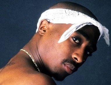 Γιος γνωστού ράπερ: «O Tupac είναι ζωντανός και ζει στη Μαλαισία!» (φώτο)